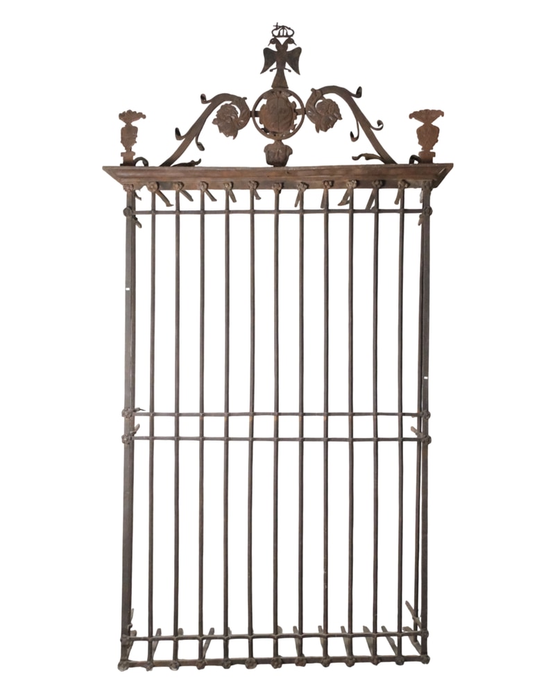Reja Palaciega del Siglo XVII con Escudo Heráldico
