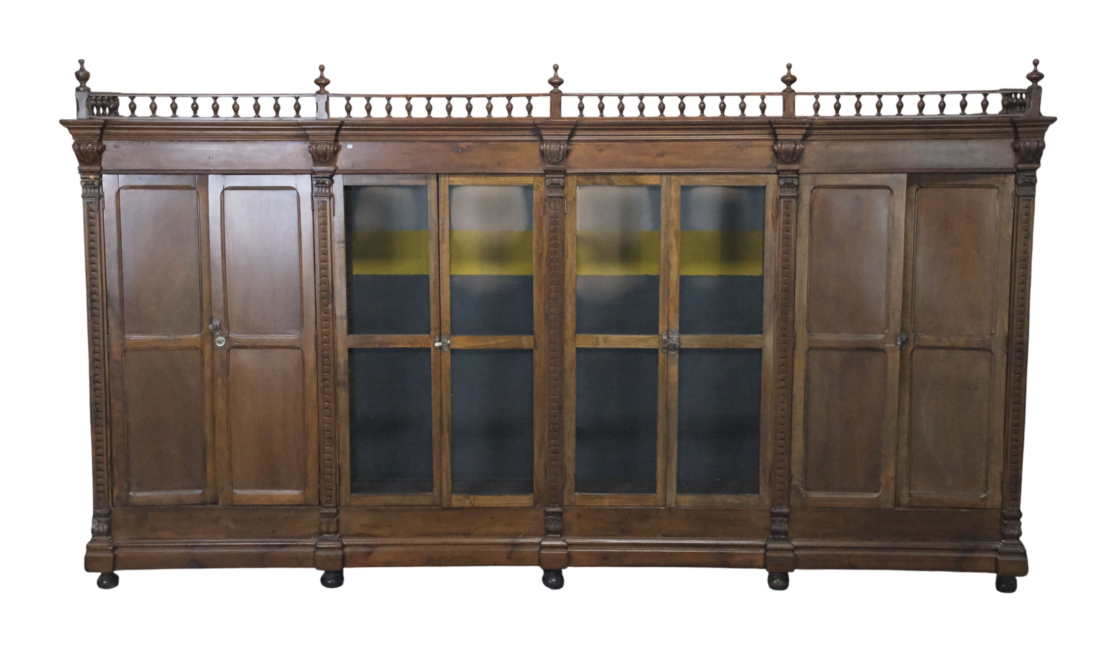 Cabinets & Showcases