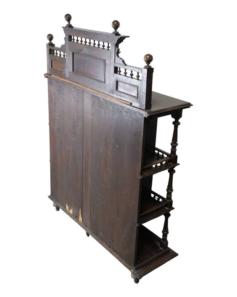 19th Century Walnut Sideboard - 18/19