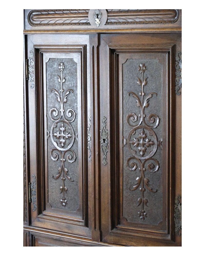 19th Century Walnut Sideboard - 5/19