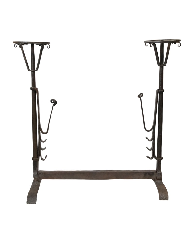 Macetero de chimenea del siglo XVIII en hierro fundido