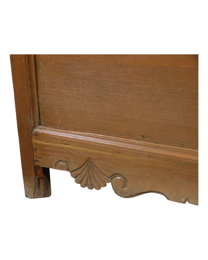 18th Century Andalusian Pine Chest with Carving - 3/11