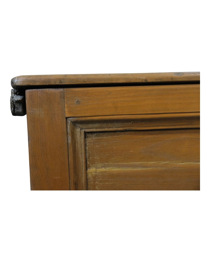 18th Century Andalusian Pine Chest with Carving - 5/11