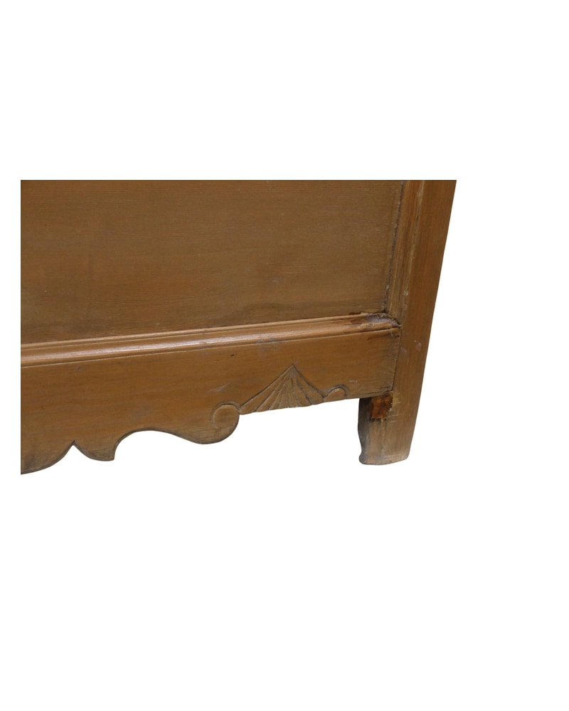 18th Century Andalusian Pine Chest with Carving - 4/11