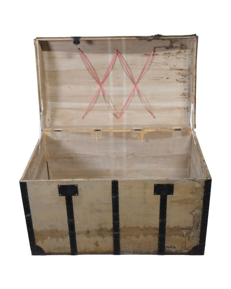 19th Century Black and White Woven Chest - 6/9
