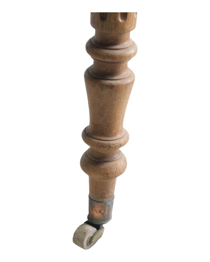 19th Century Round Oak Table with Leaves and Wheels - 4/5