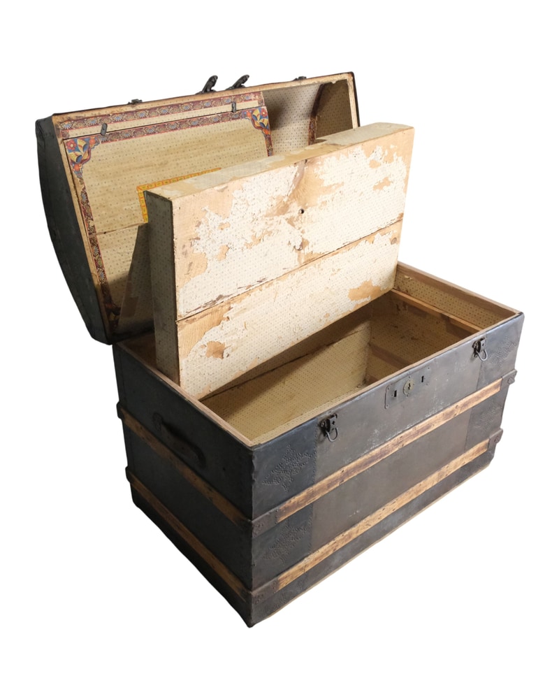 19th Century Travel Trunk with Domed Lid in Madrid - 13/14