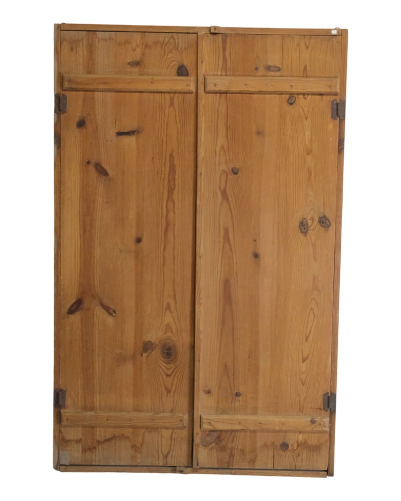 Armero de Pino del Siglo XX