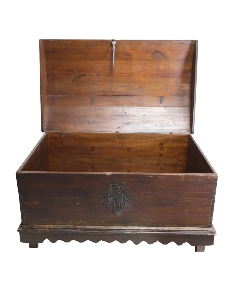 18th Century Castilian Chest - 6/10
