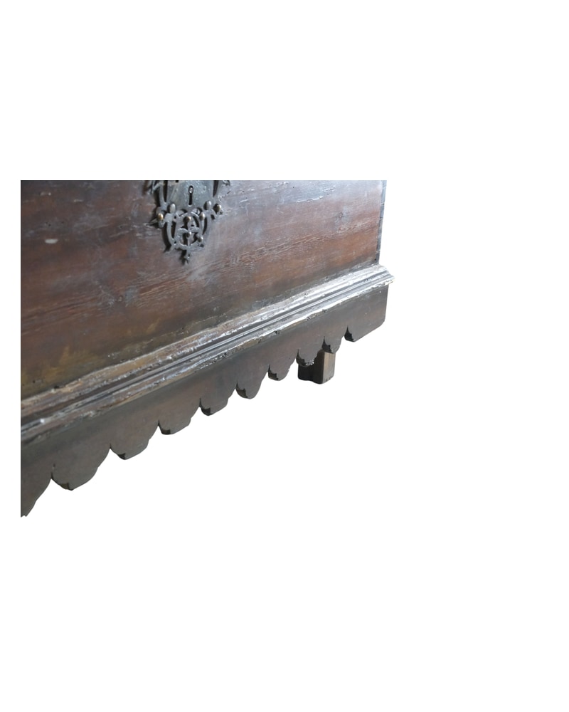 18th Century Castilian Chest - 8/10