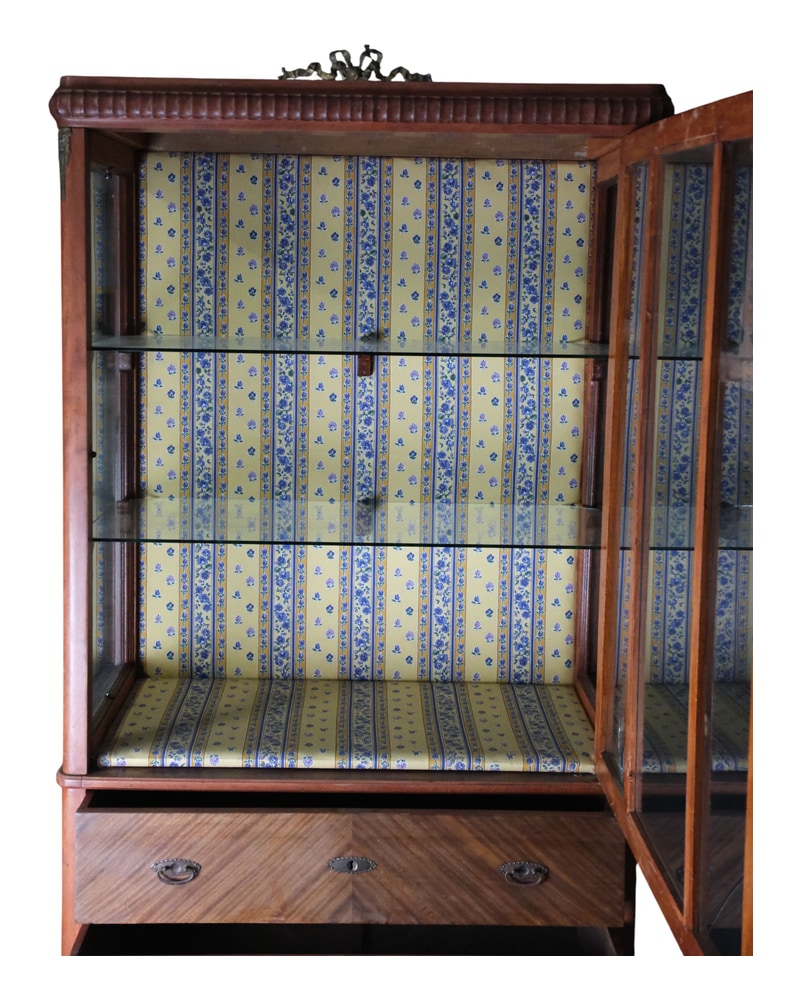 Late Neoclassical Showcase from the 20th Century in Cherry - 4/7