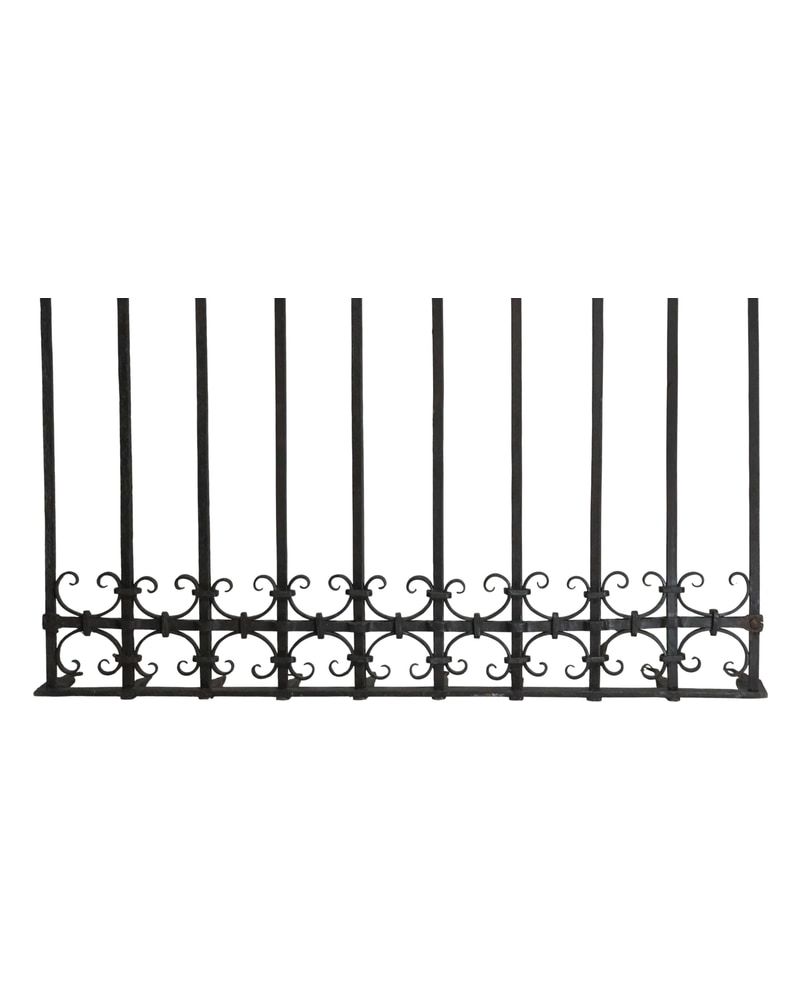 19th Century Cast Iron Grille with Symmetrical Motifs - 4/8