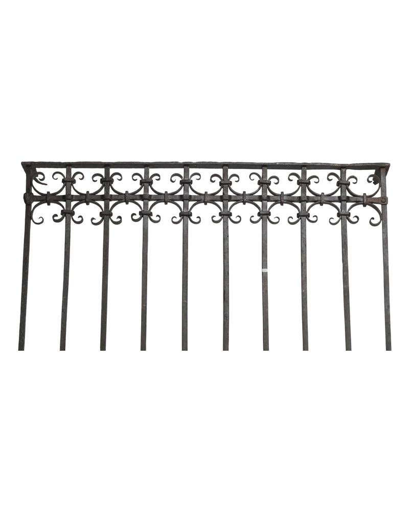 19th Century Cast Iron Grille with Symmetrical Motifs - 3/8