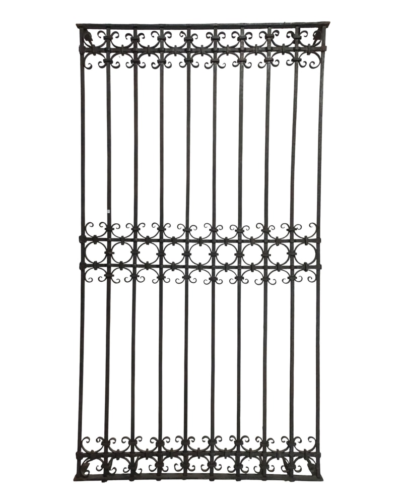 Reja de Hierro Fundido del Siglo XIX con Motivos