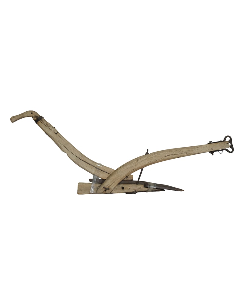 Arado de Madera Rústico del Siglo XX de Guadalajara