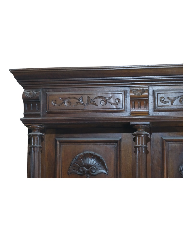 Neocastilian Furniture from the 20th Century with Carved Knight - 5/7