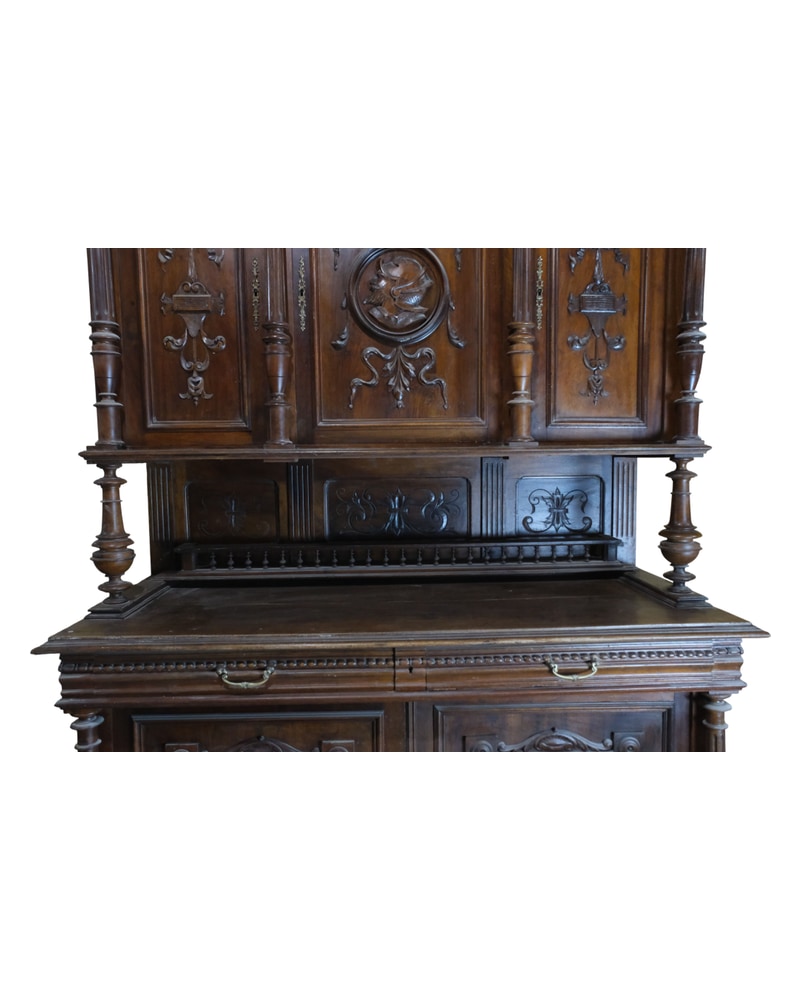 Neocastilian Furniture from the 20th Century with Carved Knight - 4/7