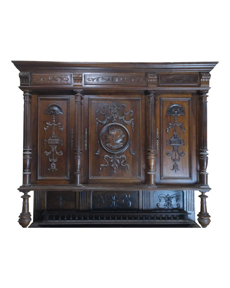Neocastilian Furniture from the 20th Century with Carved Knight - 3/7