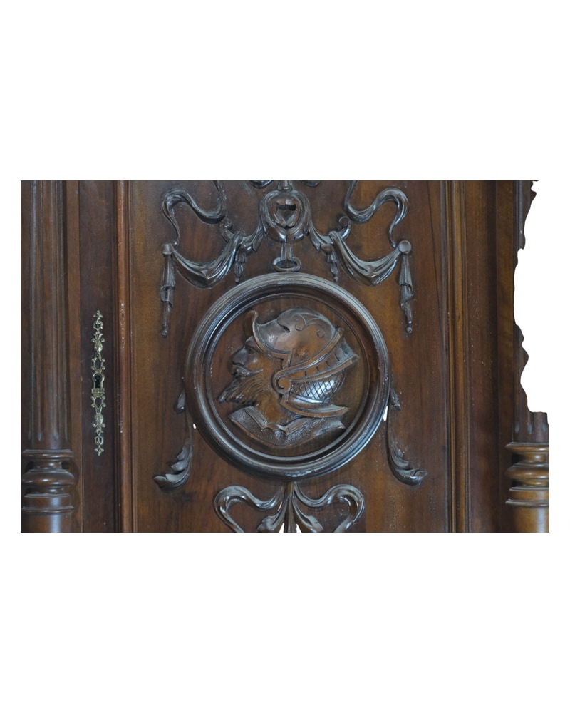 Neocastilian Furniture from the 20th Century with Carved Knight - 2/7