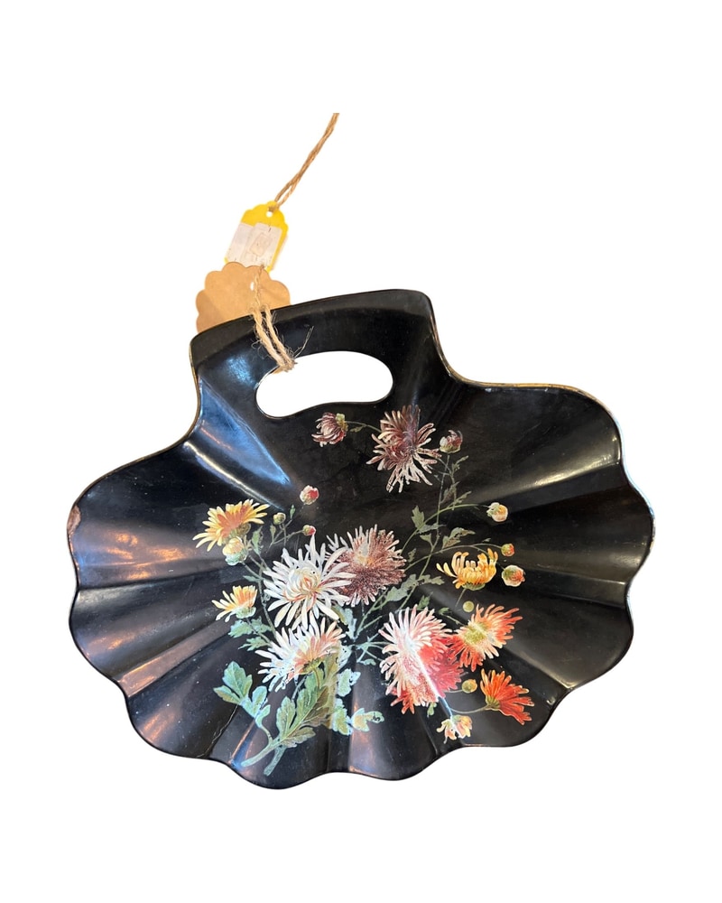 Vasija Francesa del Siglo XIX con Decoración de Flores Silvestres