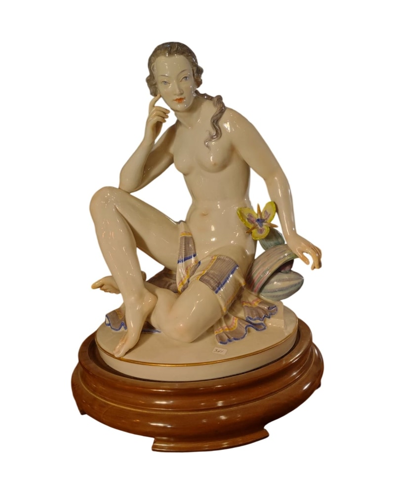 Figura Femenina Hugo Meisel