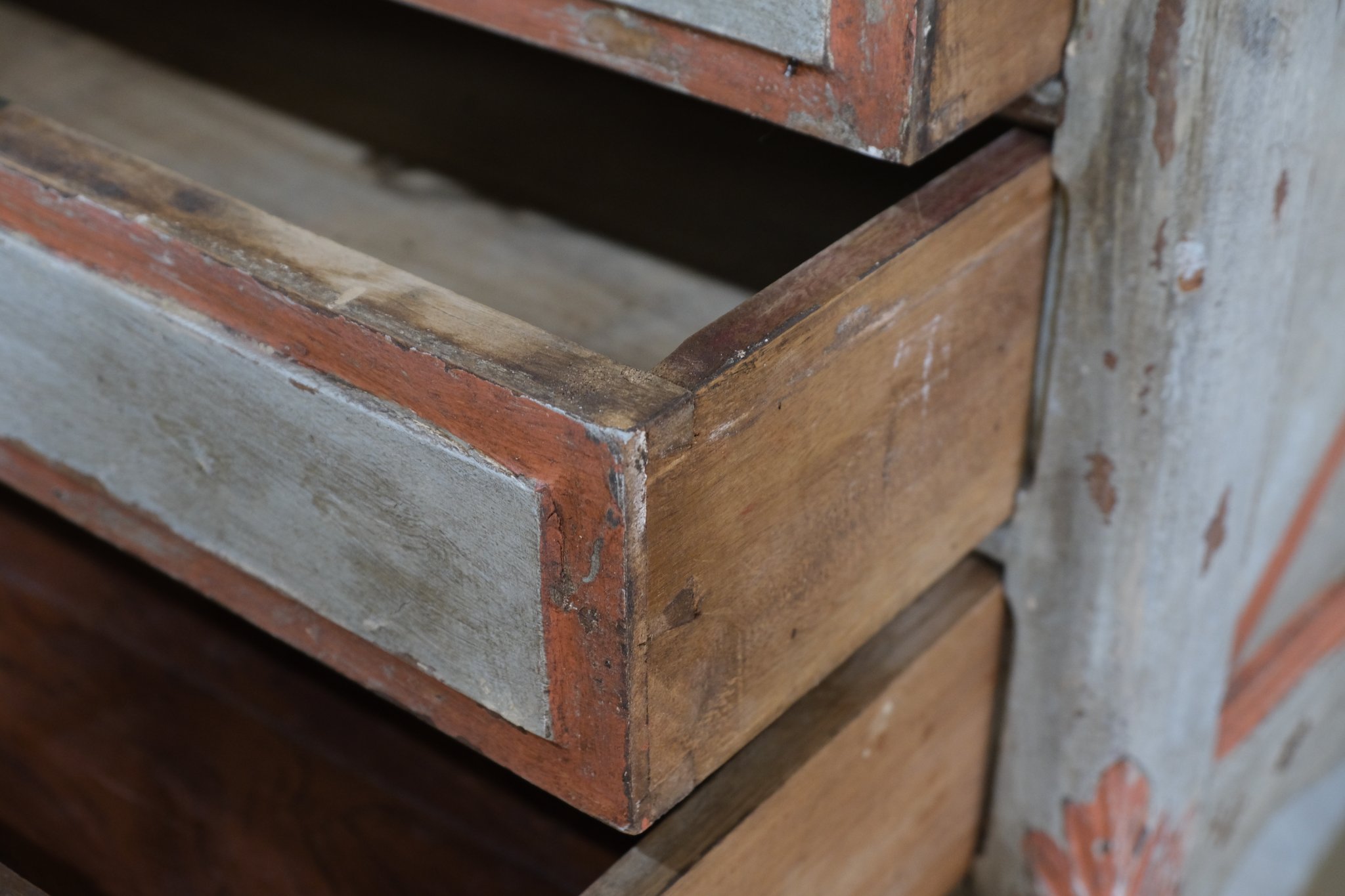 19th Century Painted Wood Chest of Drawers - 3/8