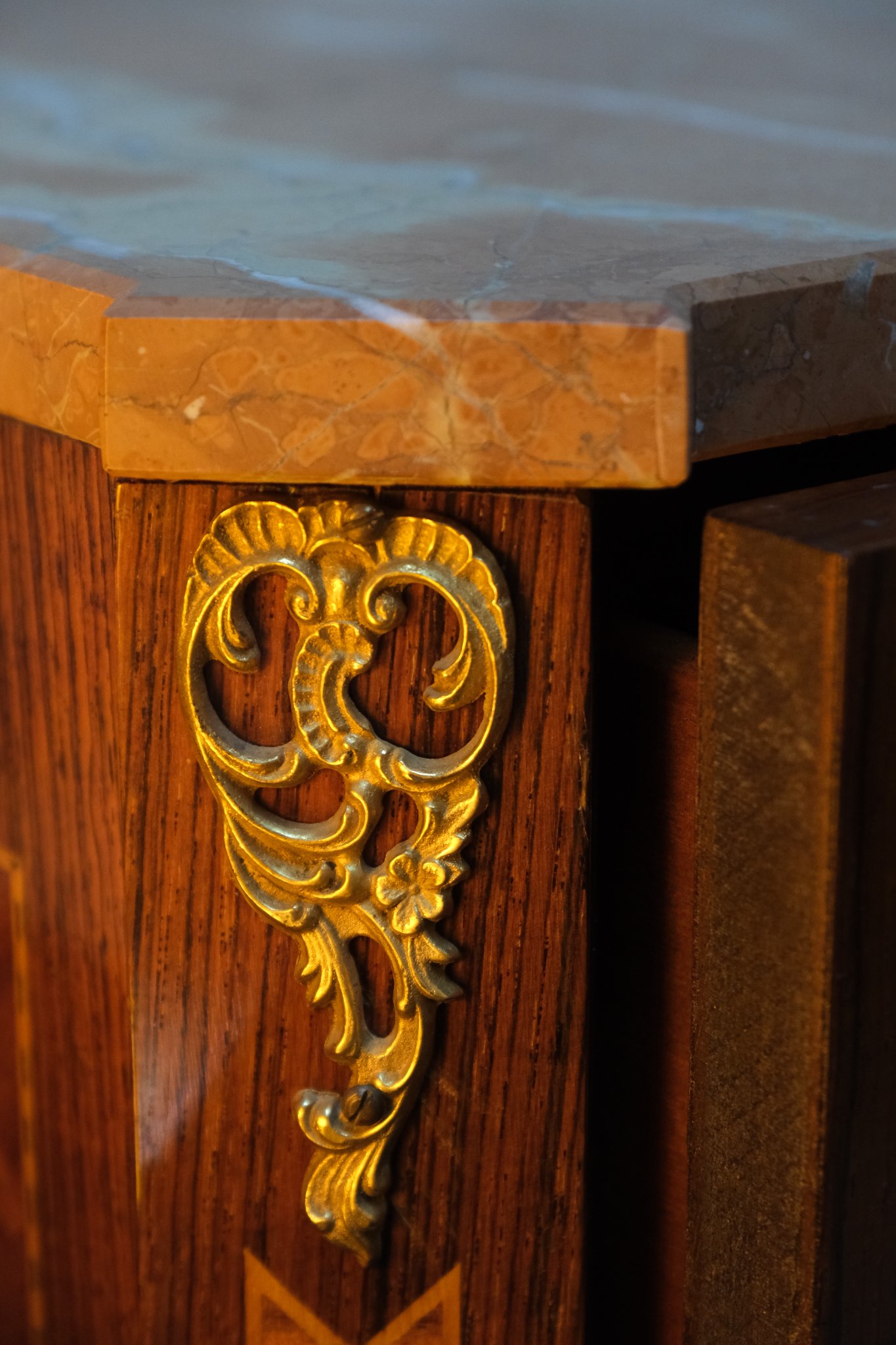 20th Century Chest of Drawers with Pink Marble Top - 8/9
