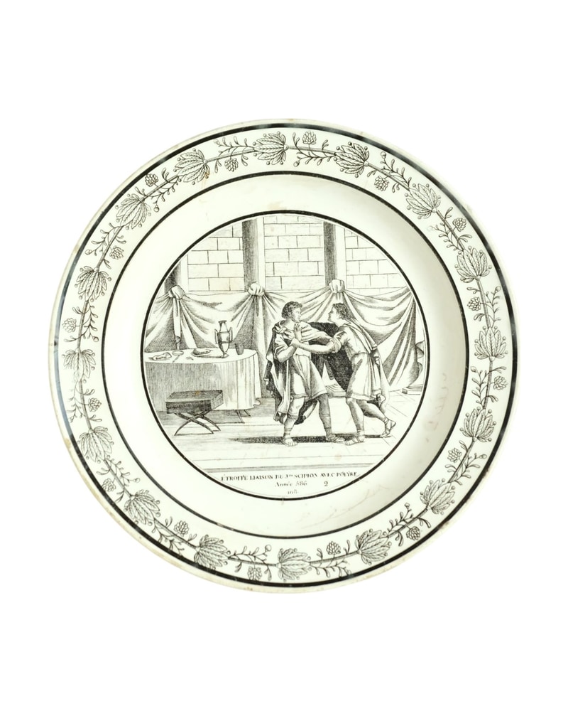 Plato de Cerámica del Siglo XVIII con Escena de Lucha