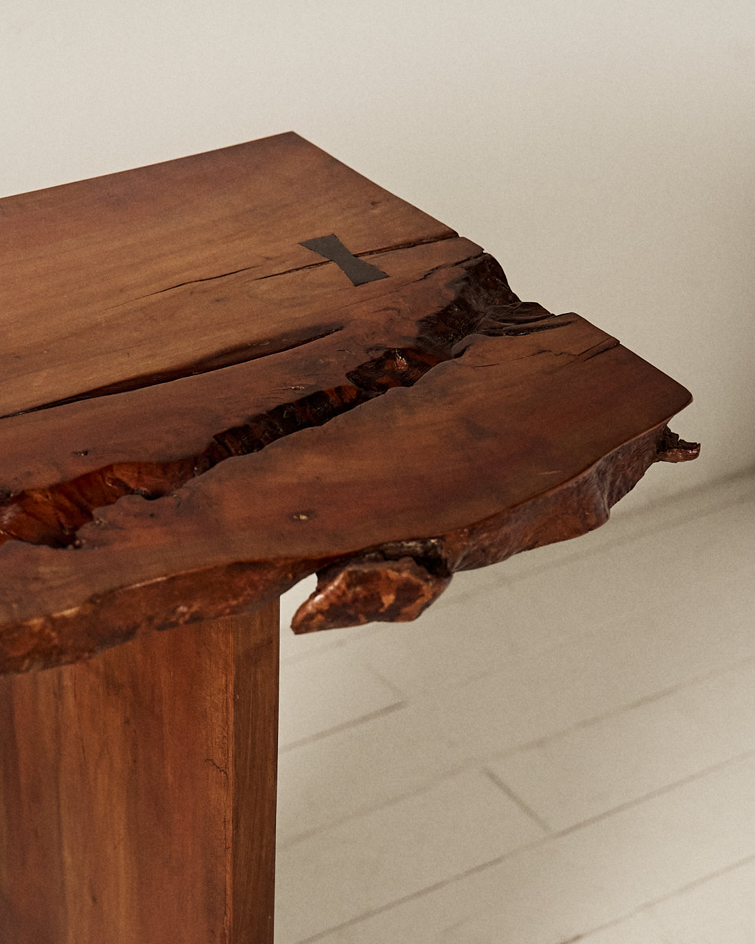 Consola del Siglo XXI de Madera de Cerezo - 3