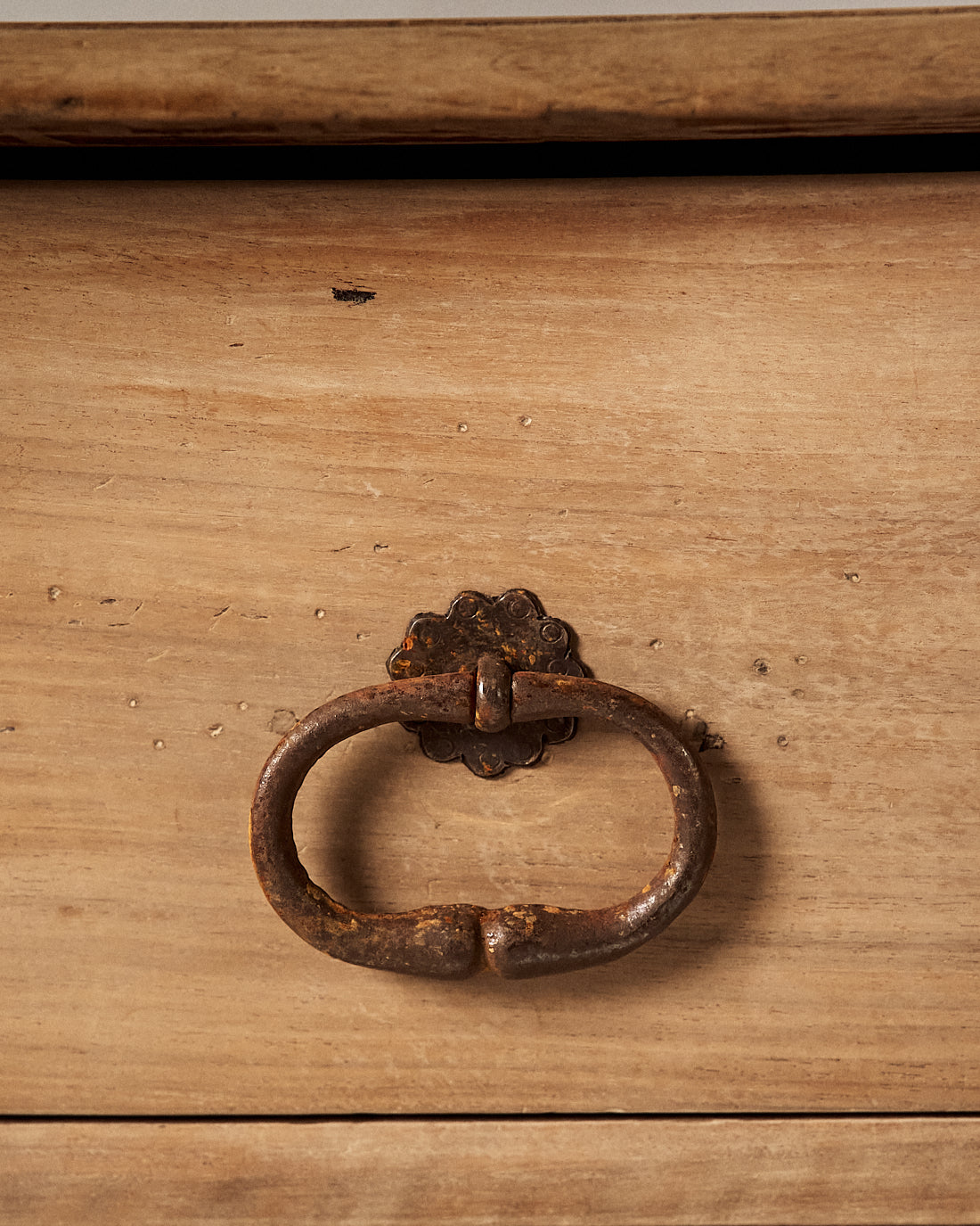 Cómoda Francesa de Nogal del Siglo XVIII - 4