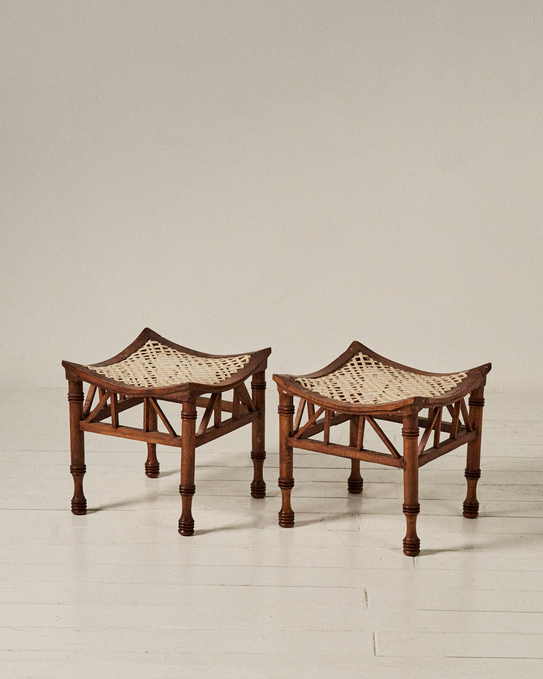 Pareja de Taburetes del Siglo XX de Adolf Loos