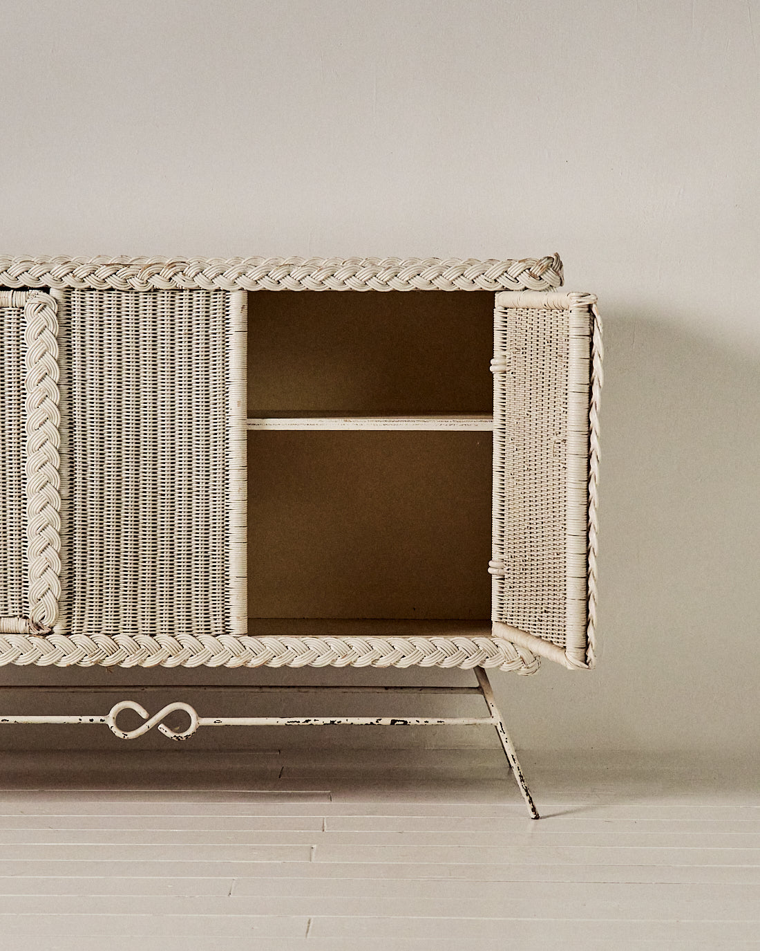 Aparador Francés del Siglo XIX en Ratán Blanco - 2