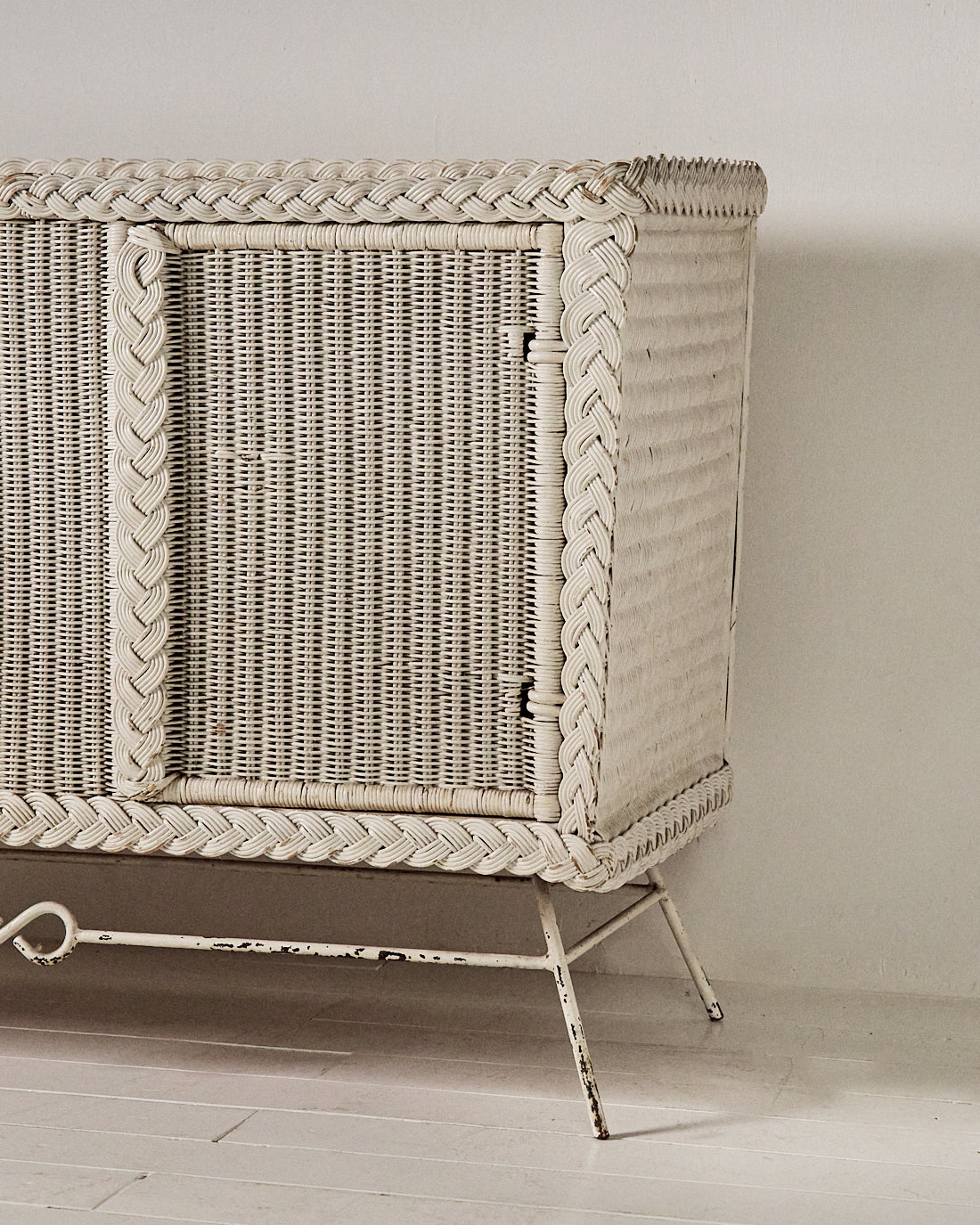 Aparador Francés del Siglo XIX en Ratán Blanco - 5