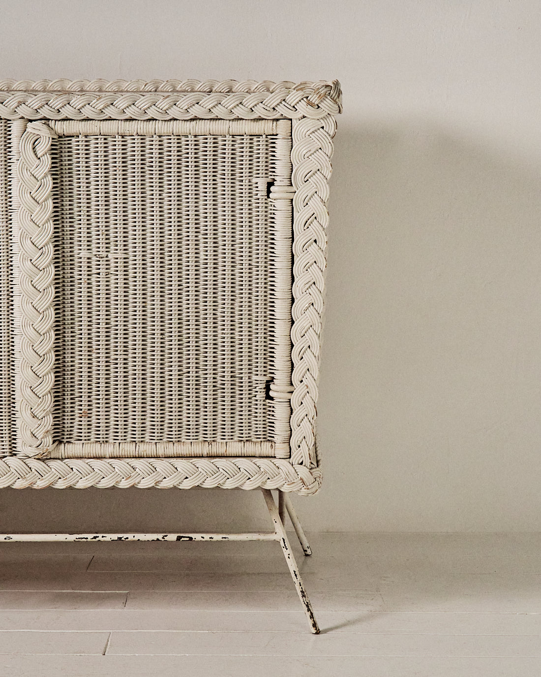 Aparador Francés del Siglo XIX en Ratán Blanco - 3