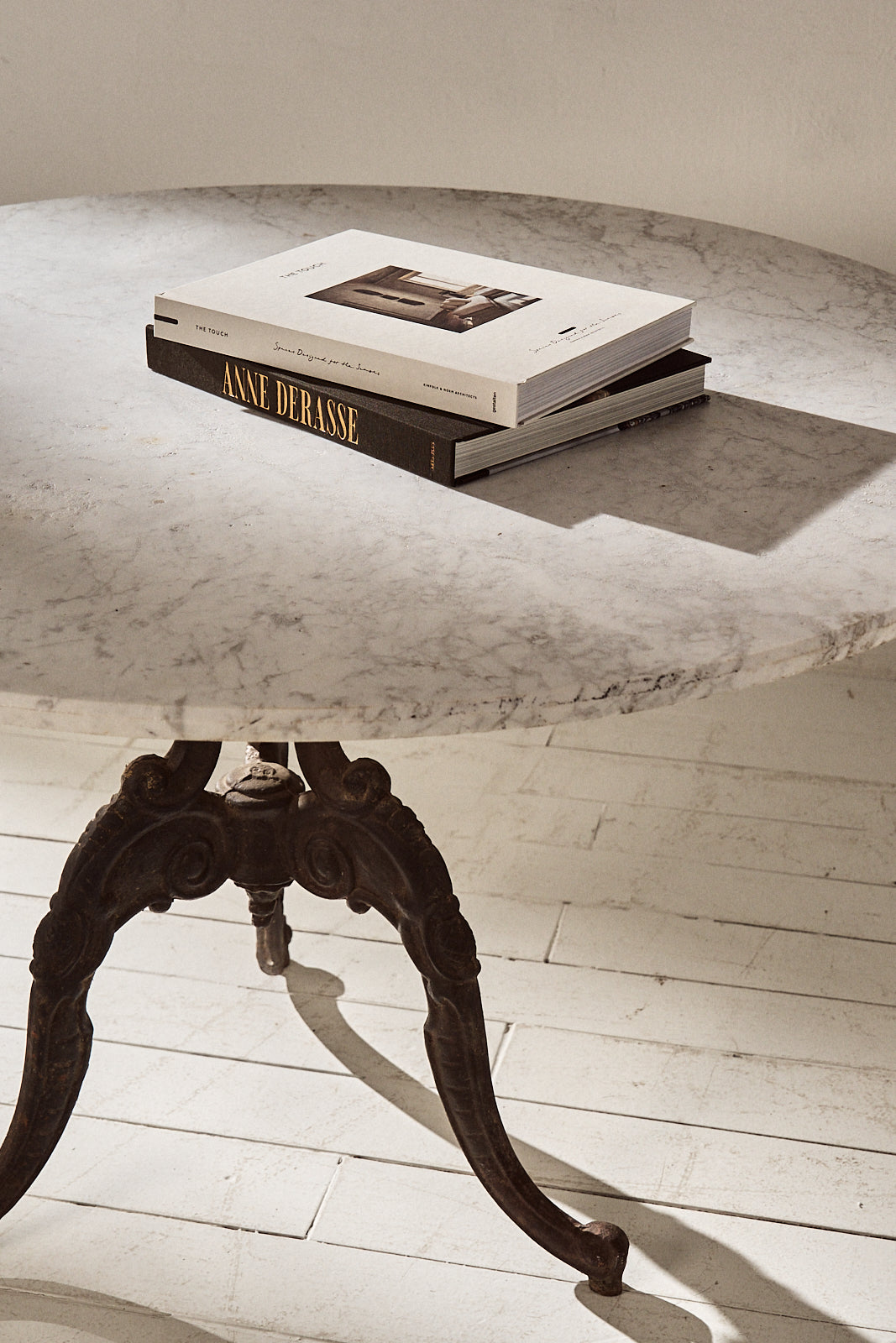 Mesa Redonda Italiana del Siglo XX en Hierro y Piedra - 3