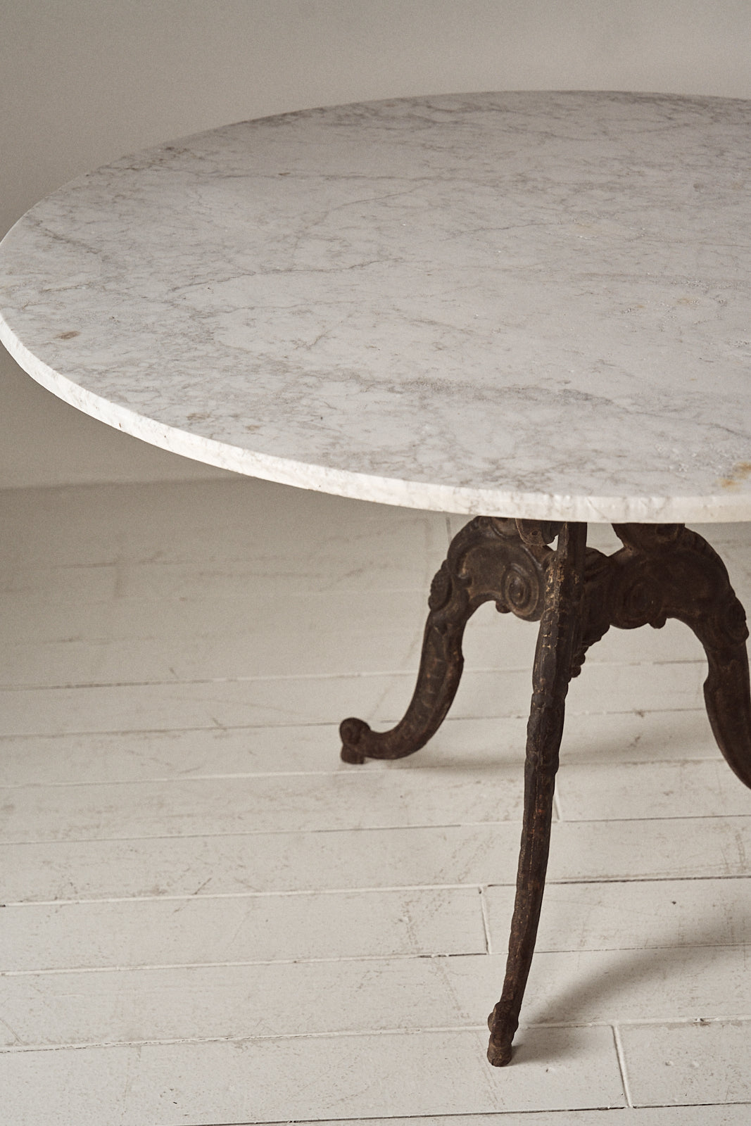 Mesa Redonda Italiana del Siglo XX en Hierro y Piedra - 4