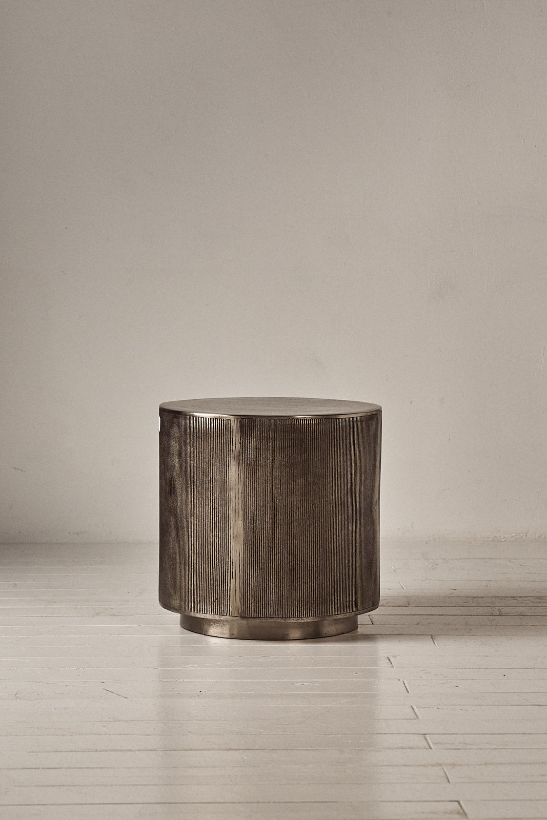 Mesa Auxiliar del Siglo XXI en Aluminio Cepillado