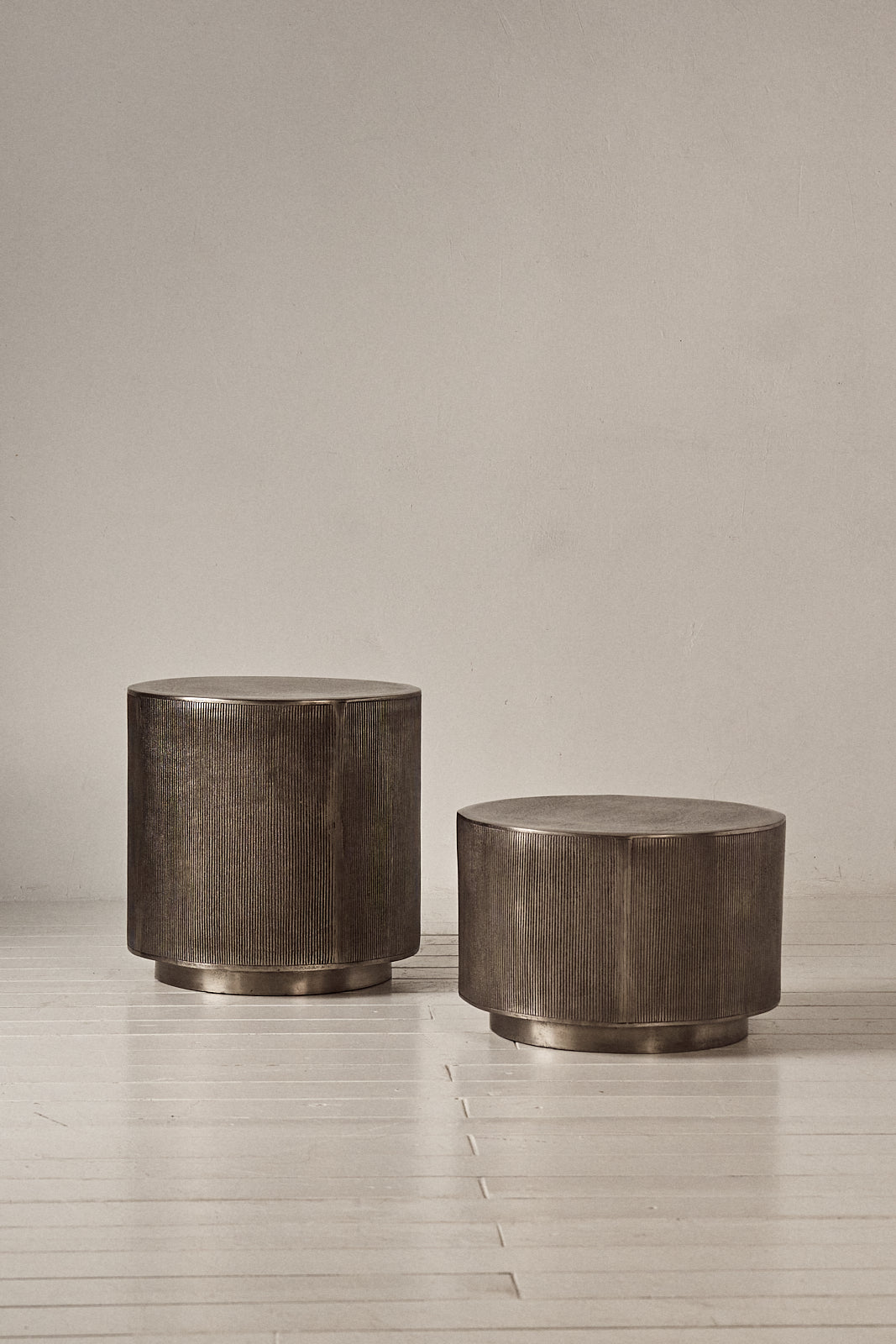 Mesa Auxiliar del Siglo XXI en Aluminio Cepillado - 4