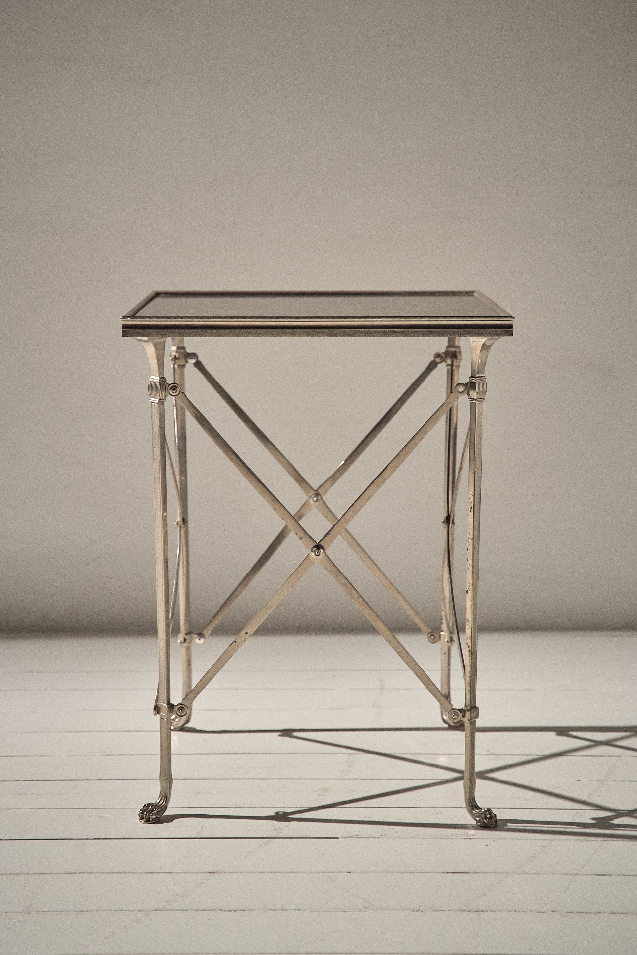 Mesa Auxiliar Guéridon del Siglo XIX en Metal Niquelado y Mármol