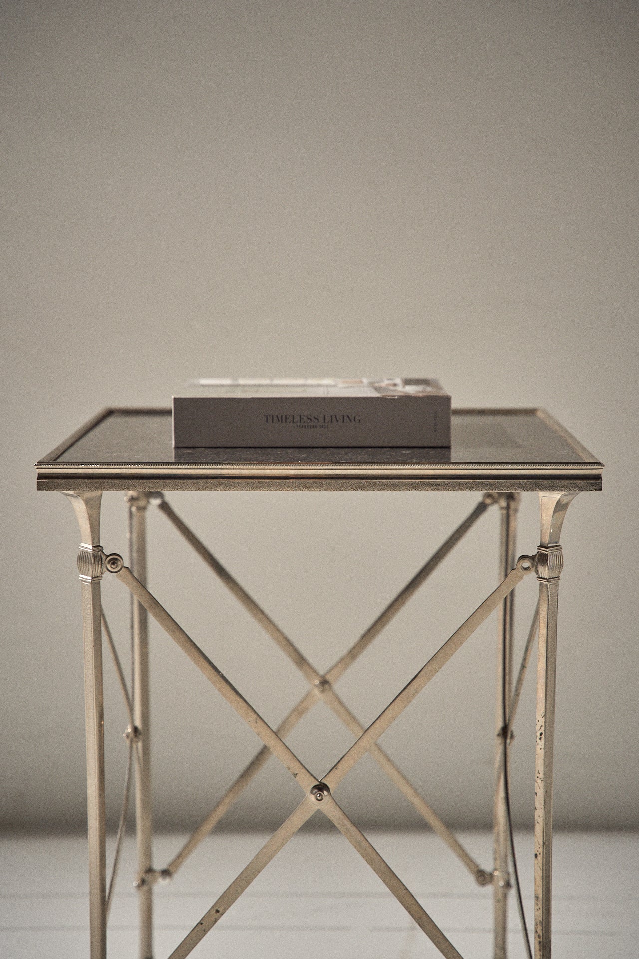 Mesa Auxiliar Guéridon del Siglo XIX en Metal Niquelado y Mármol - 4