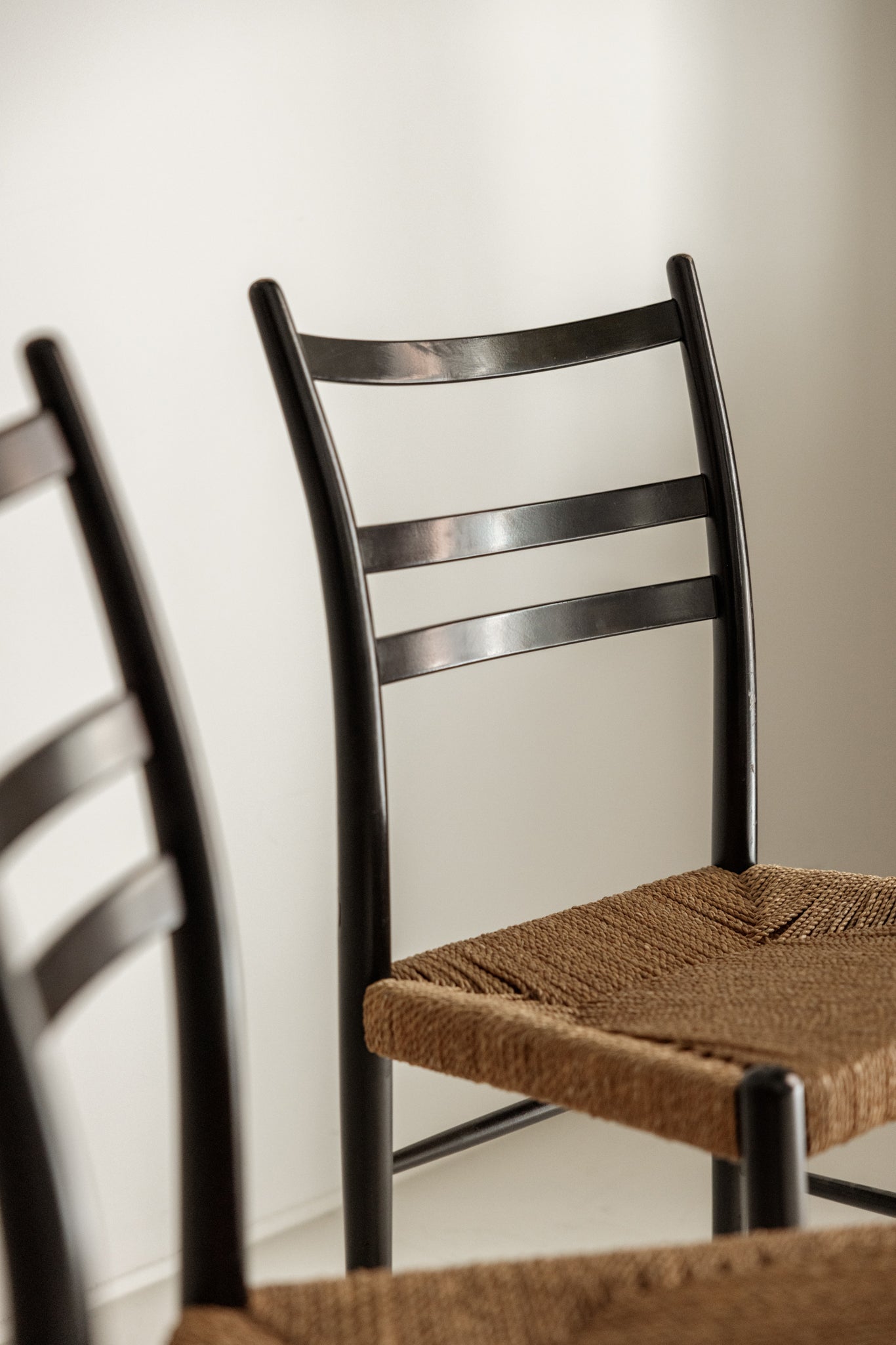 Sillas de Madera del Siglo XX con Asientos de Fibras Naturales - 3