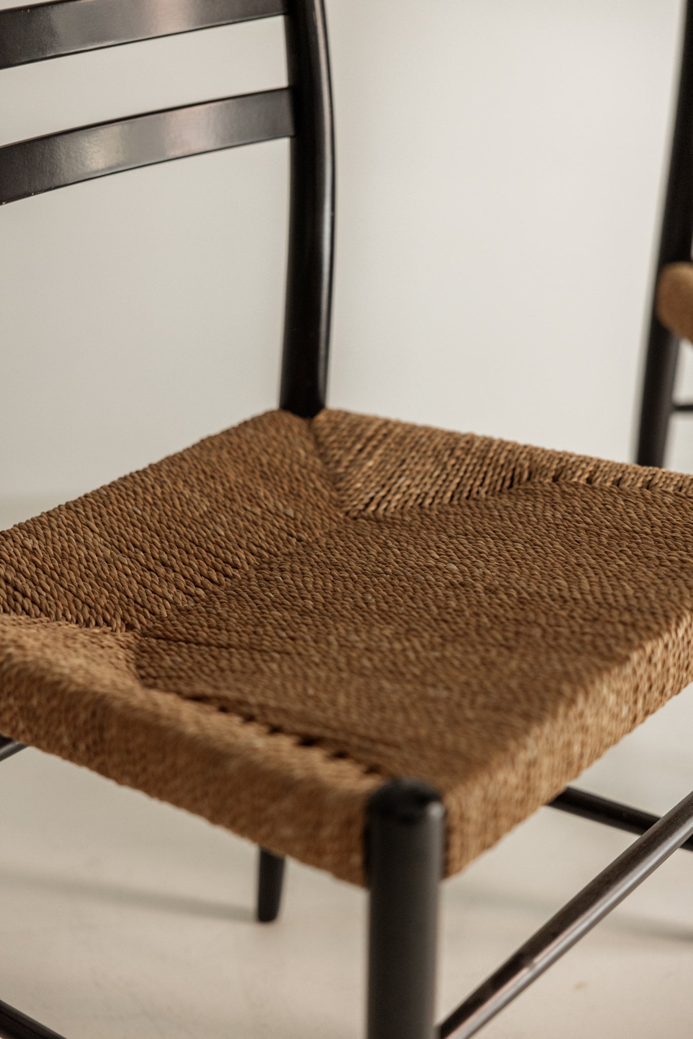 Sillas de Madera del Siglo XX con Asientos de Fibras Naturales - 2