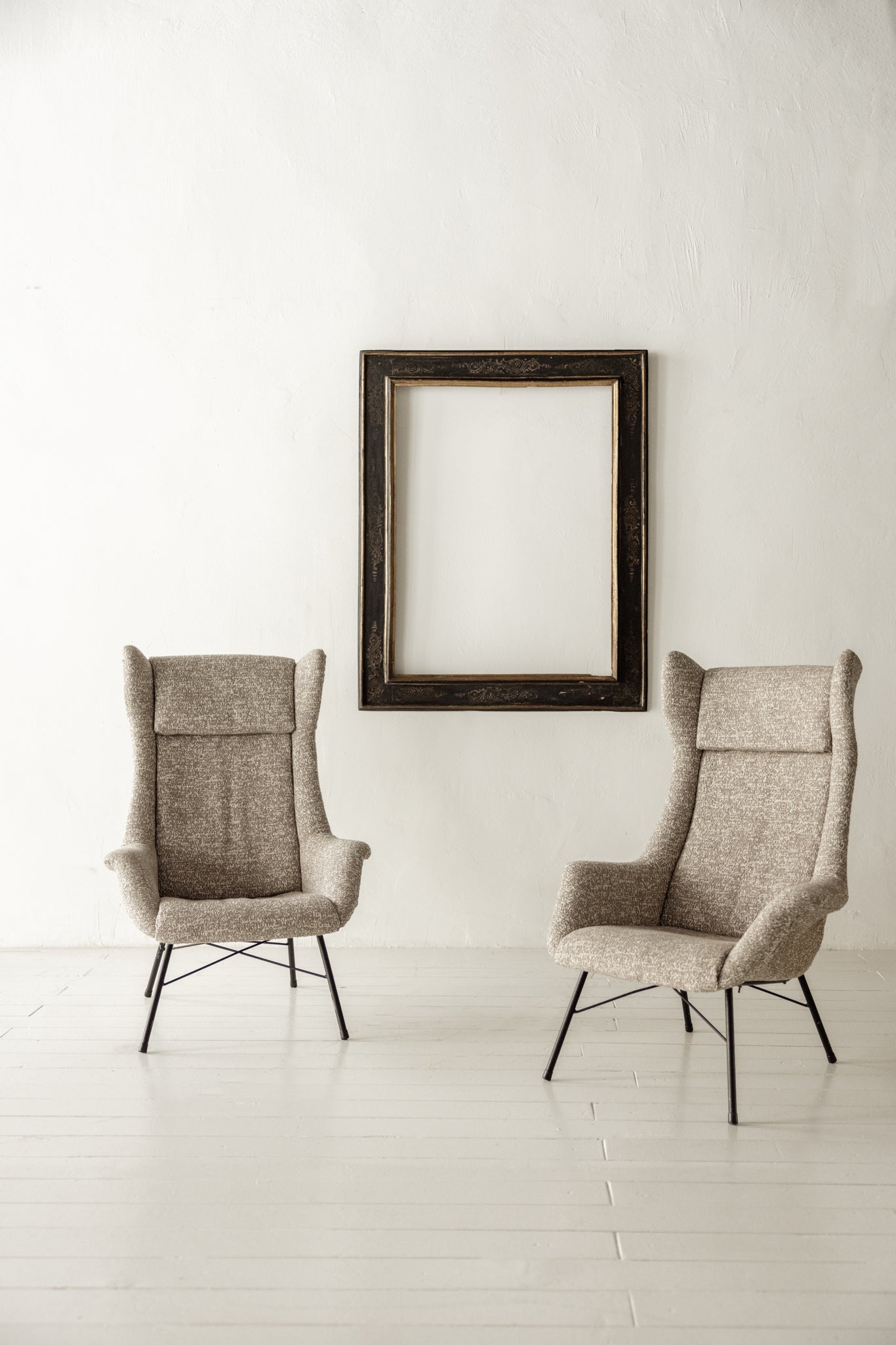 Pareja de Butacas Italianas del Siglo XX con Estructura Metálica