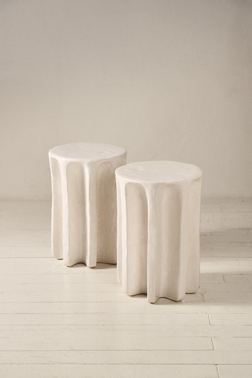 Mesa Auxiliar del Siglo XXI en Cerámica Blanca