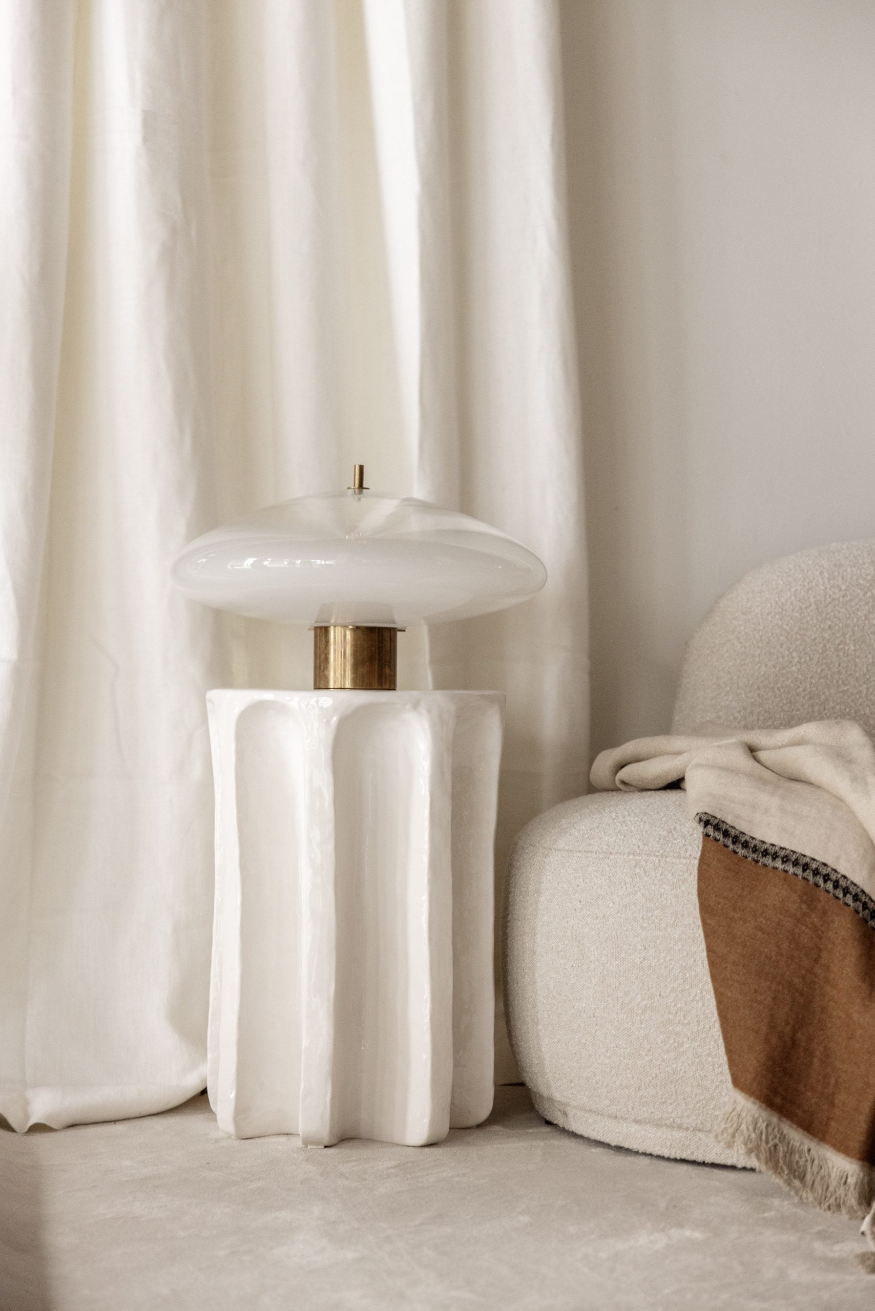 Mesa Auxiliar del Siglo XXI en Cerámica Blanca - 5