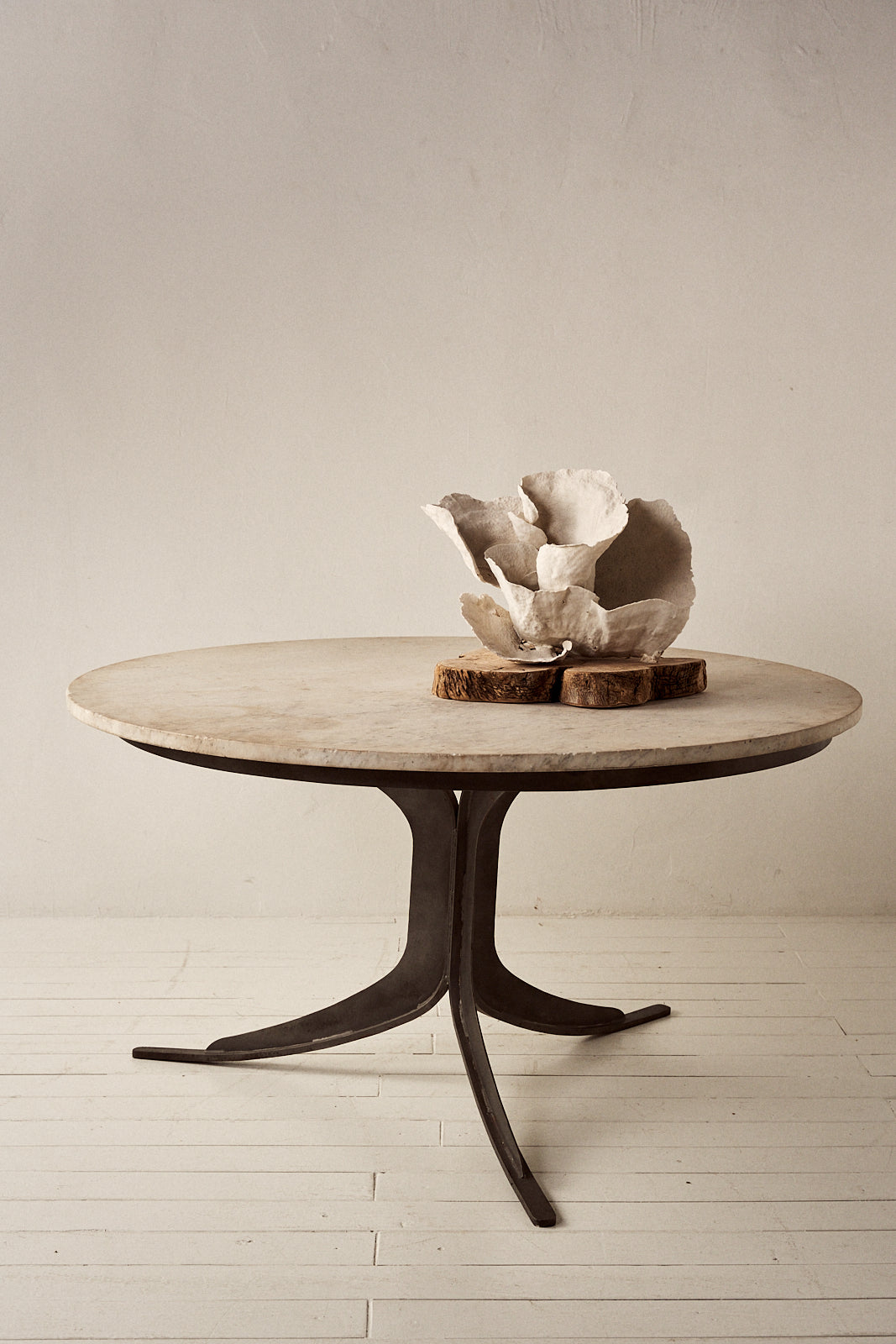 Mesa de Comedor del Siglo XX en Mármol Blanco y Forja - 2