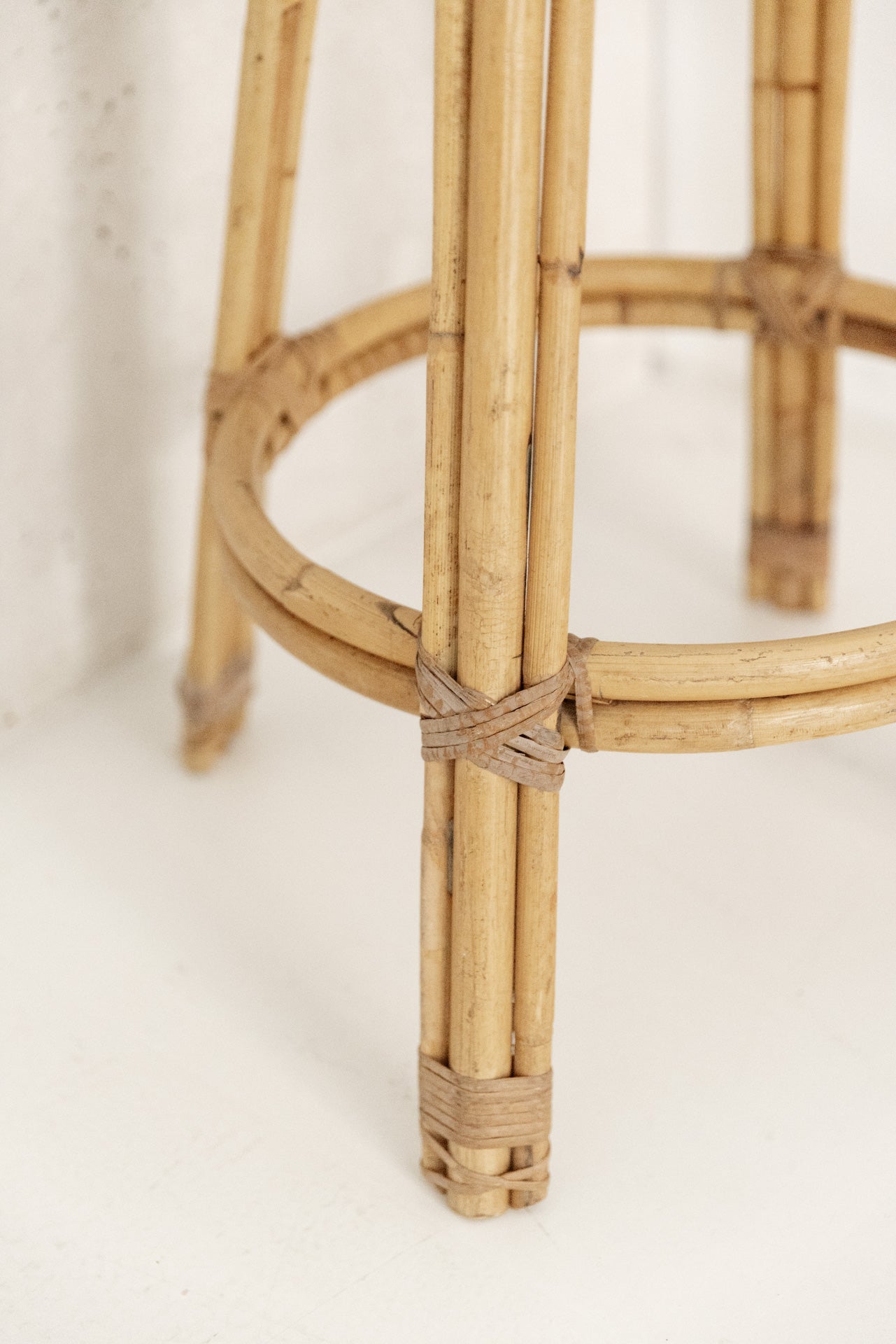 Pareja de Taburetes de Ratán Giratorio del Siglo XX - 5