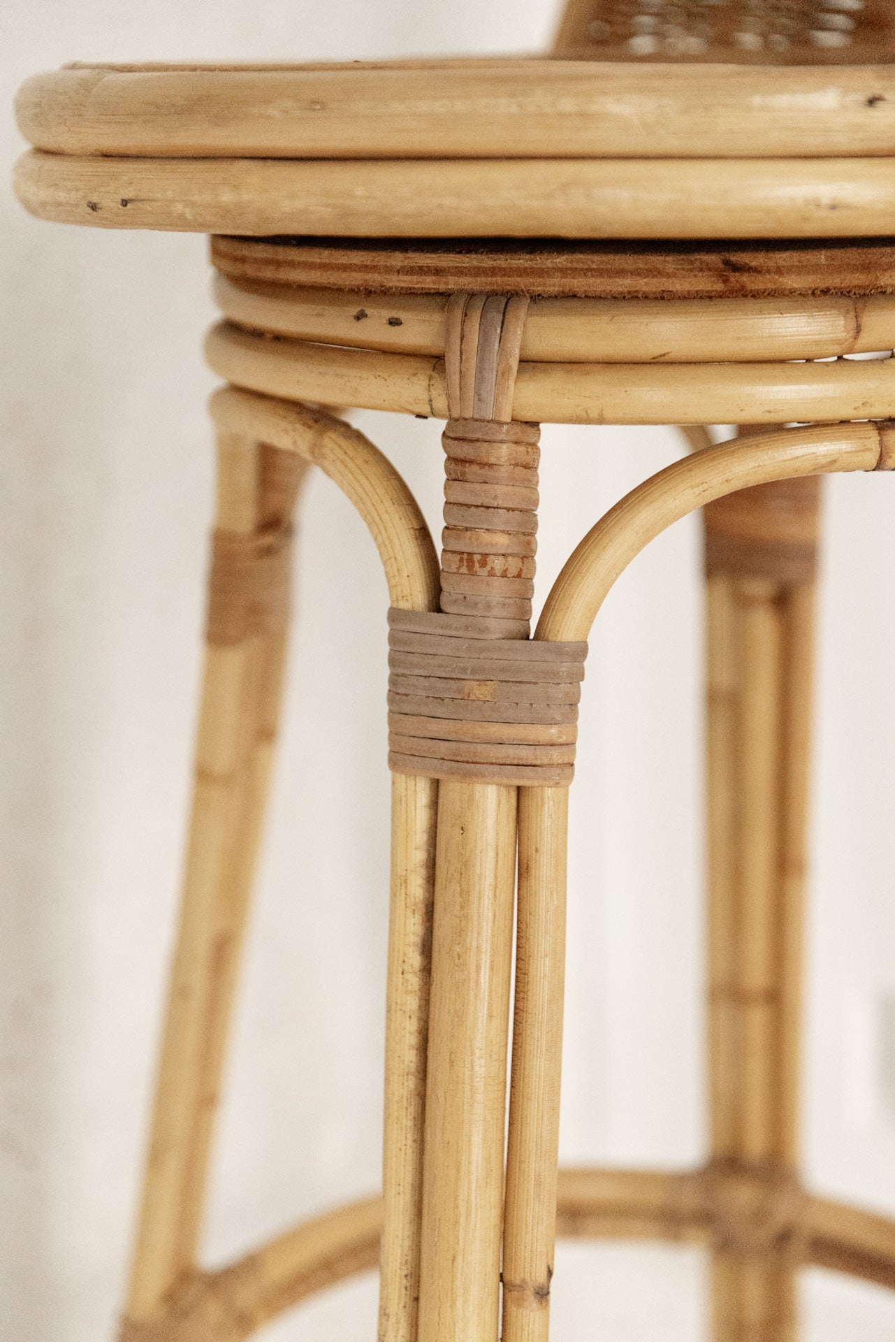 Pareja de Taburetes de Ratán Giratorio del Siglo XX - 4