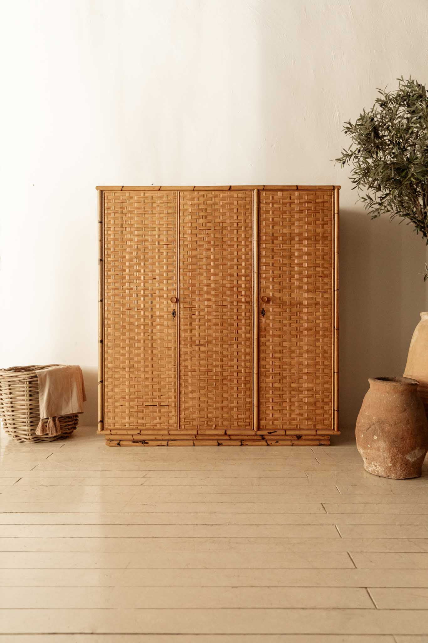 Armario de Bambú y Ratán del Siglo XX