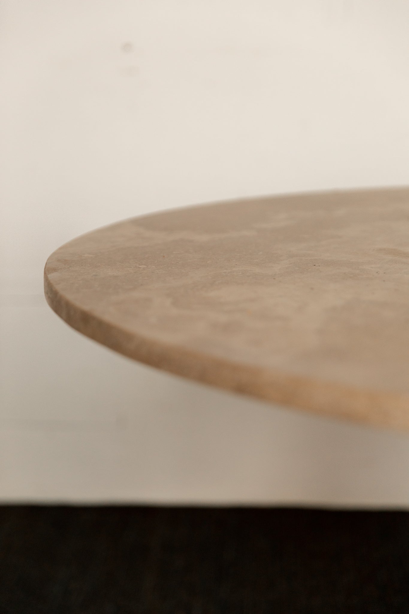 Mesa Cónica del Siglo XXI en Mármol Travertino - 4